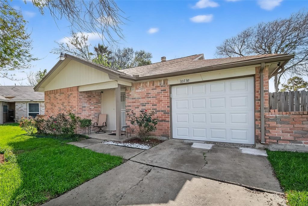 10738 Highland Woods Drive, Sugar Land, TX 77498