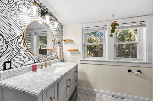 806 E LAMBRIGHT STREET, Tampa, FL 33604