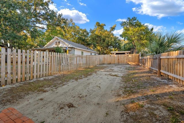 806 E LAMBRIGHT STREET, Tampa, FL 33604