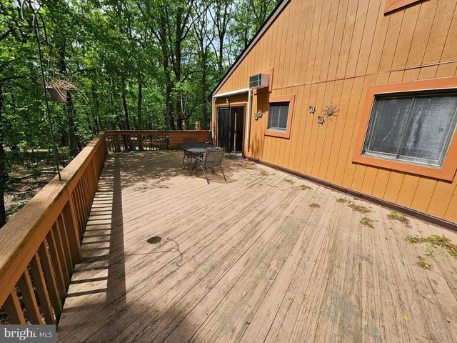 8226 WOODCHUCK CT, East Stroudsburg, PA 18301