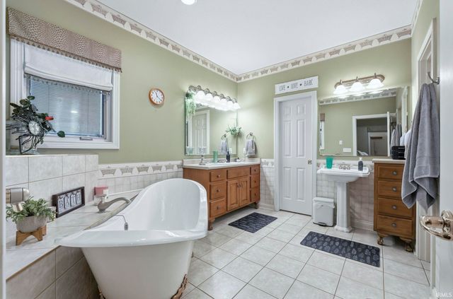 307 Laurelwood Lane, Kendallville, IN 46755