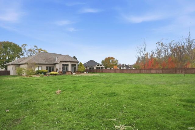 307 Laurelwood Lane, Kendallville, IN 46755