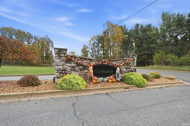 307 Laurelwood Lane, Kendallville, IN 46755