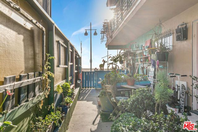 717 Ocean Front Walk C, Venice (los Angeles), CA 90291