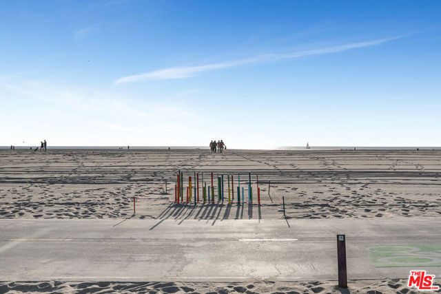 717 Ocean Front Walk C, Venice (los Angeles), CA 90291