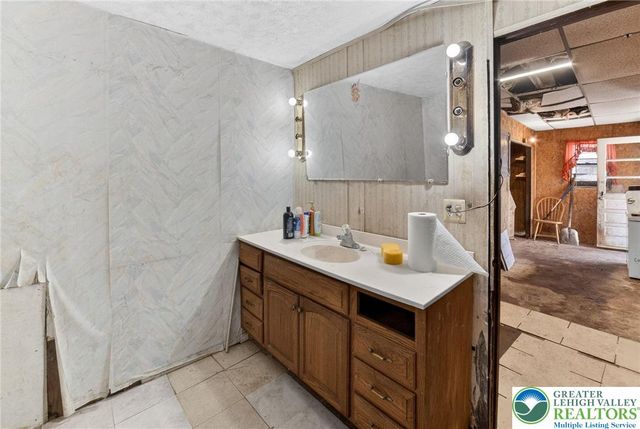 455 Morvale Road, Williams Twp, PA 18042