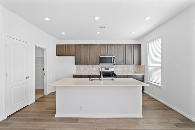 2847 Icarus Drive, Fresno, TX 77545