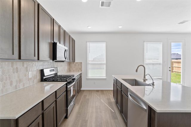 2847 Icarus Drive, Fresno, TX 77545