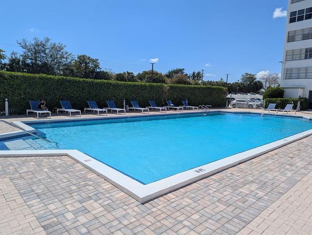 2150 Sans Souci Blvd C-402, Miami, FL 33181