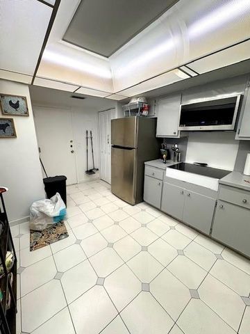 2150 Sans Souci Blvd C-402, Miami, FL 33181