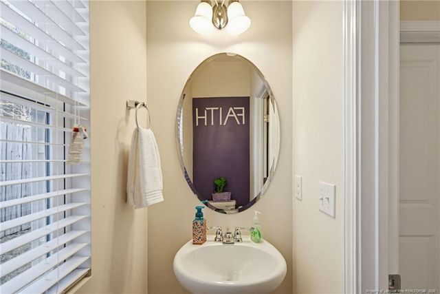 911 Merchants Court, Sanford, NC 27330