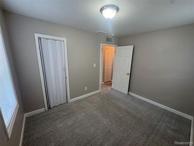 21047 Atlantic Avenue, Warren, MI 48091