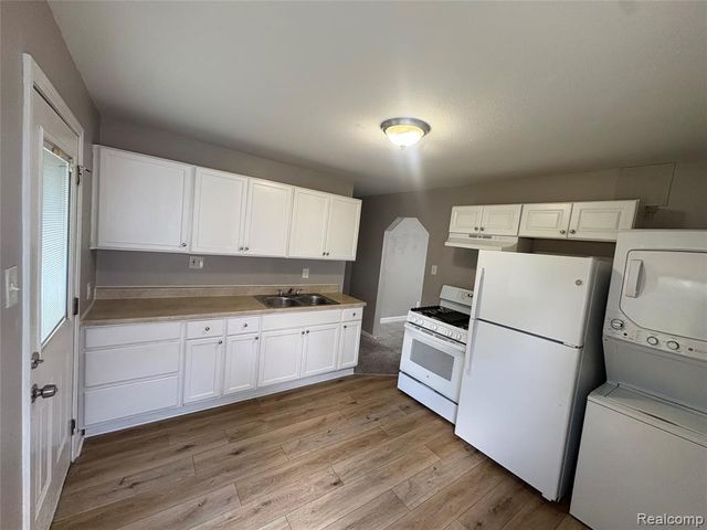21047 Atlantic Avenue, Warren, MI 48091
