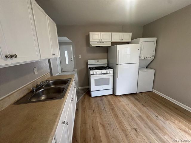21047 Atlantic Avenue, Warren, MI 48091