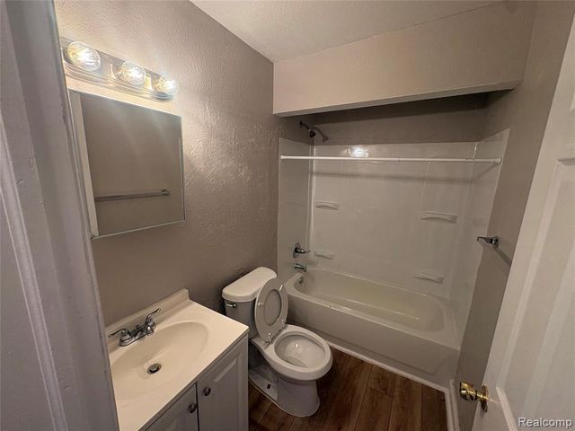 21047 Atlantic Avenue, Warren, MI 48091