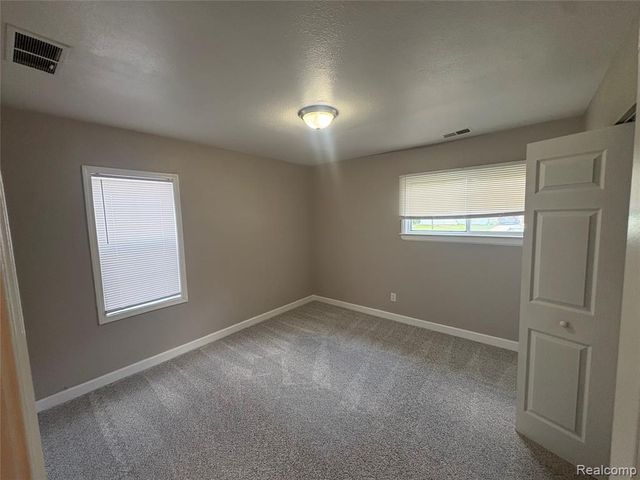 21047 Atlantic Avenue, Warren, MI 48091