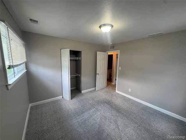 21047 Atlantic Avenue, Warren, MI 48091