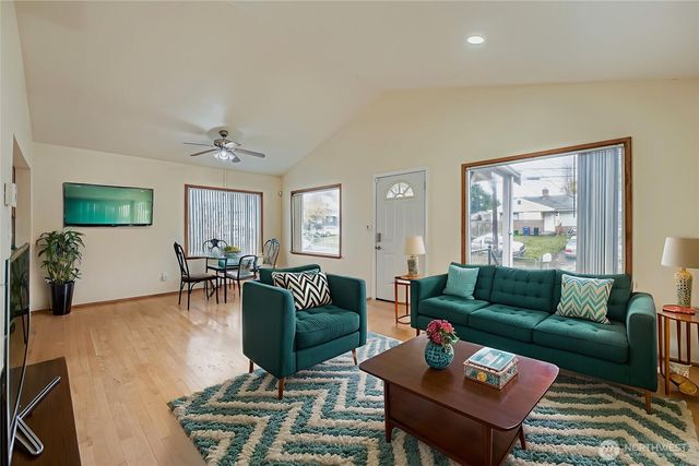 8435 46th ave S, Seattle, WA 98118