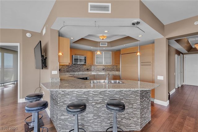 322 Karen Avenue 807, Las Vegas, NV 89109