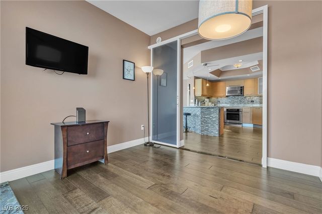 322 Karen Avenue 807, Las Vegas, NV 89109