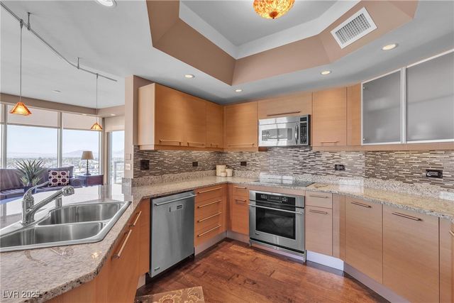 322 Karen Avenue 807, Las Vegas, NV 89109