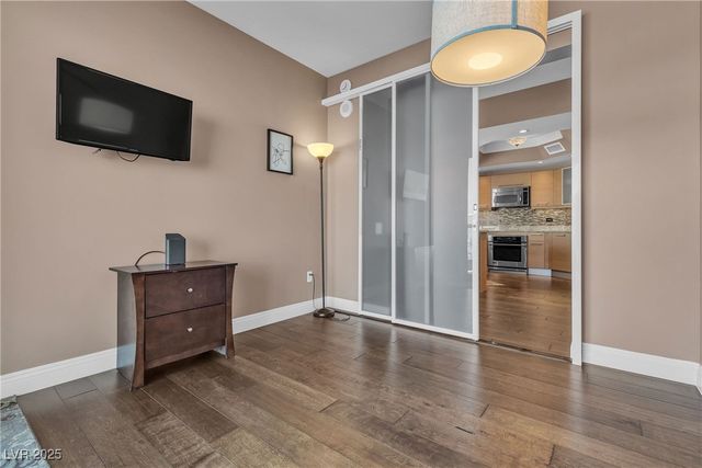 322 Karen Avenue 807, Las Vegas, NV 89109