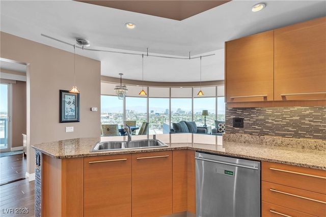 322 Karen Avenue 807, Las Vegas, NV 89109