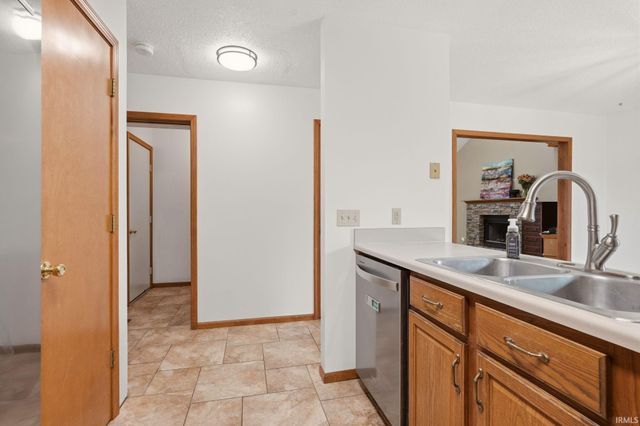 1010 Autumn Ridge Lane, Fort Wayne, IN 46804