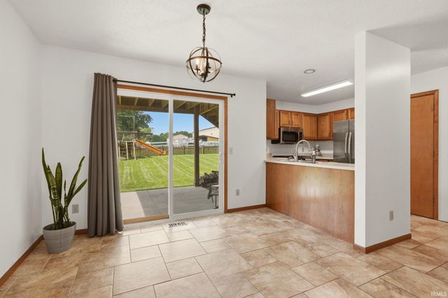 1010 Autumn Ridge Lane, Fort Wayne, IN 46804