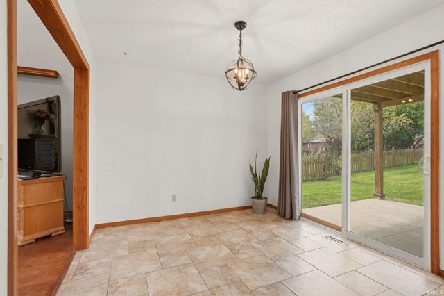 1010 Autumn Ridge Lane, Fort Wayne, IN 46804