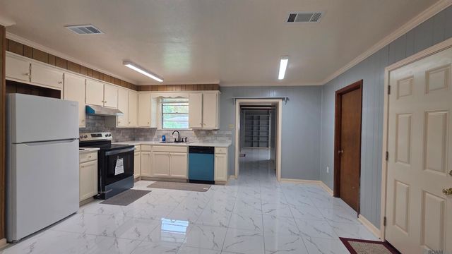 11555 E Black Oak Dr, Baton Rouge, LA 70815