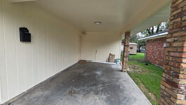 11555 E Black Oak Dr, Baton Rouge, LA 70815
