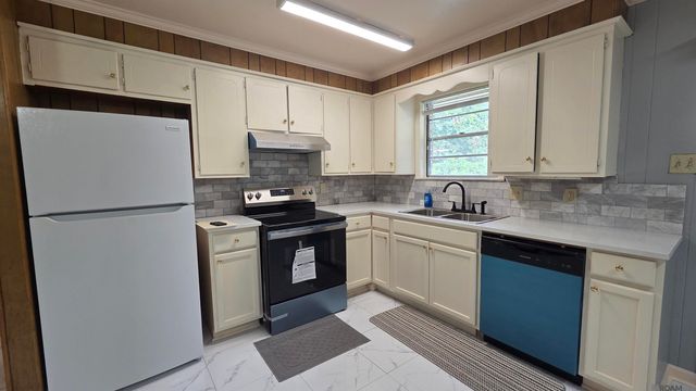 11555 E Black Oak Dr, Baton Rouge, LA 70815