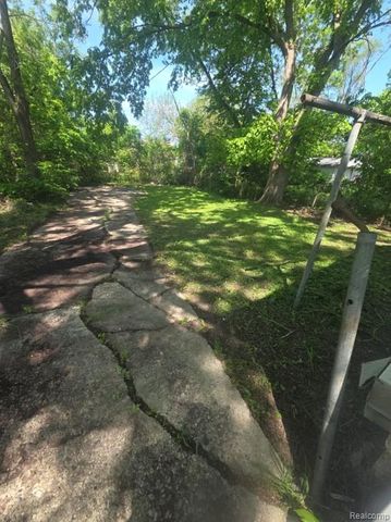 9979 Montrose Street, Detroit, MI 48227