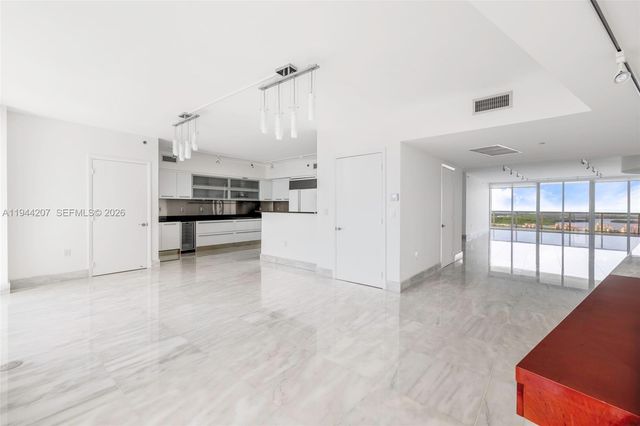 400 Alton Rd 3403, Miami Beach, FL 33139