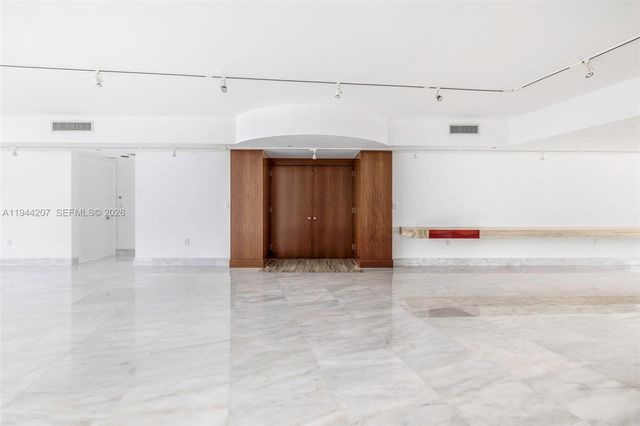 400 Alton Rd 3403, Miami Beach, FL 33139