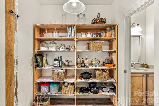 820 Merrills Cove Road, Asheville, NC 28803