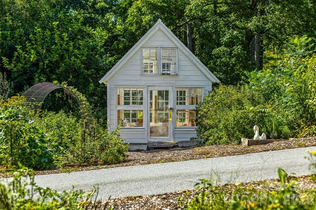 820 Merrills Cove Road, Asheville, NC 28803