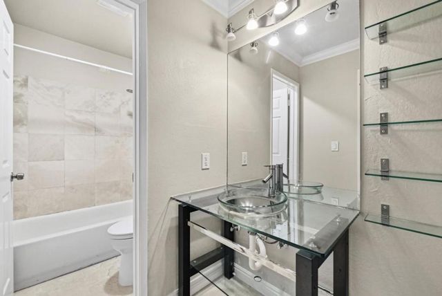 8 Commodore Drive C457, Emeryville, CA 94608