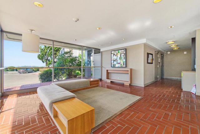 8 Commodore Drive C457, Emeryville, CA 94608