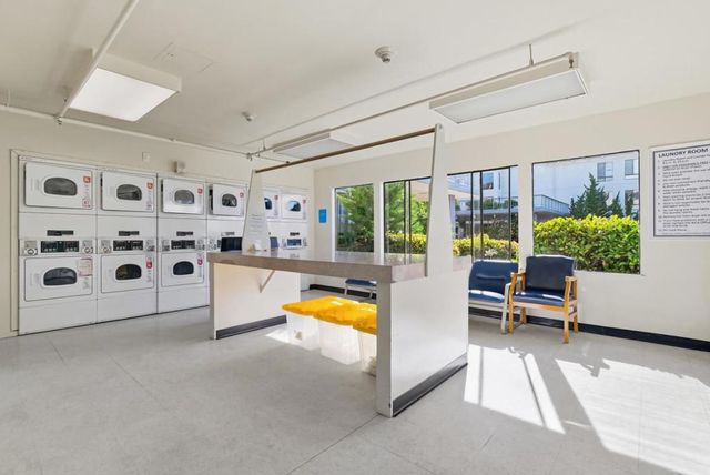 8 Commodore Drive C457, Emeryville, CA 94608