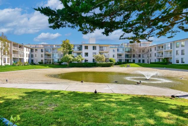 8 Commodore Drive C457, Emeryville, CA 94608