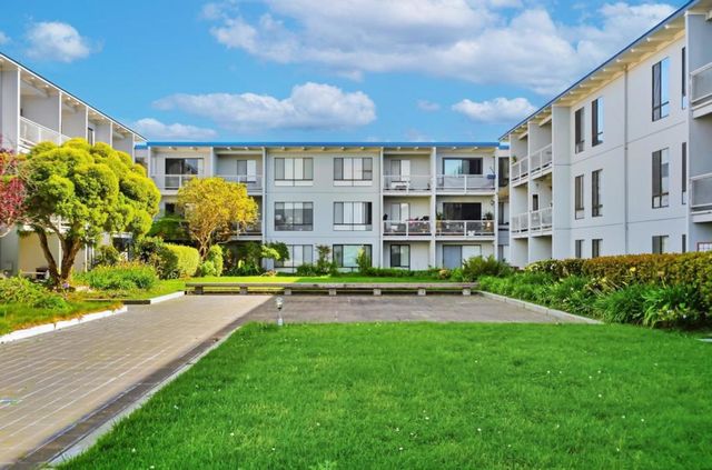 8 Commodore Drive C457, Emeryville, CA 94608