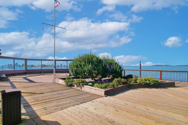 8 Commodore Drive C457, Emeryville, CA 94608