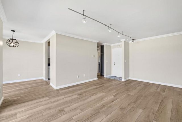 8 Commodore Drive C457, Emeryville, CA 94608