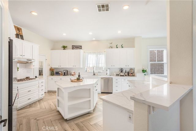 8824 Soothing Court, Corona, CA 92883