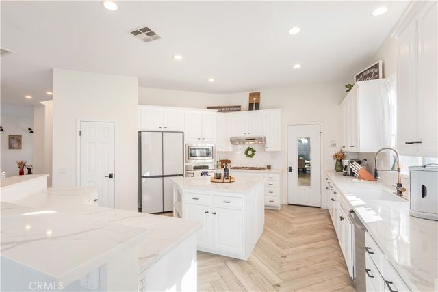 8824 Soothing Court, Corona, CA 92883