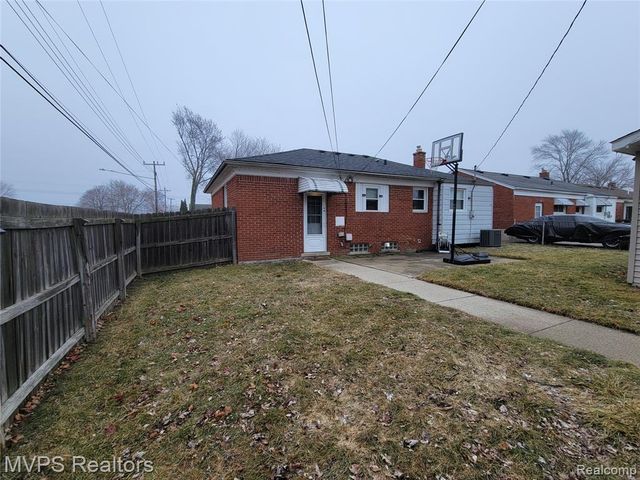 28259 Floral Street, Roseville, MI 48066