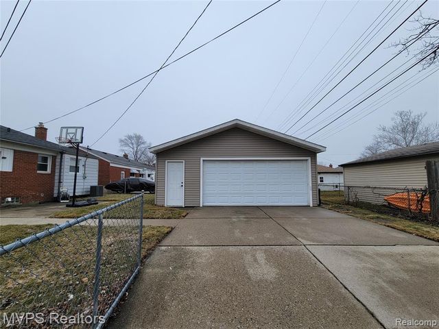 28259 Floral Street, Roseville, MI 48066