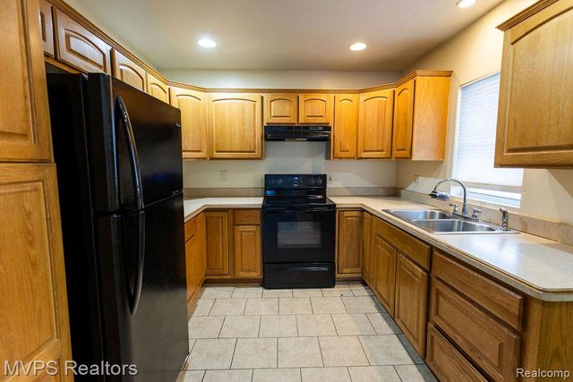 28259 Floral Street, Roseville, MI 48066